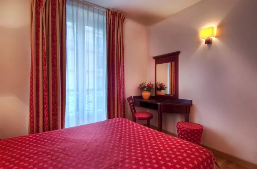 **  Hotel De Paris Opera France