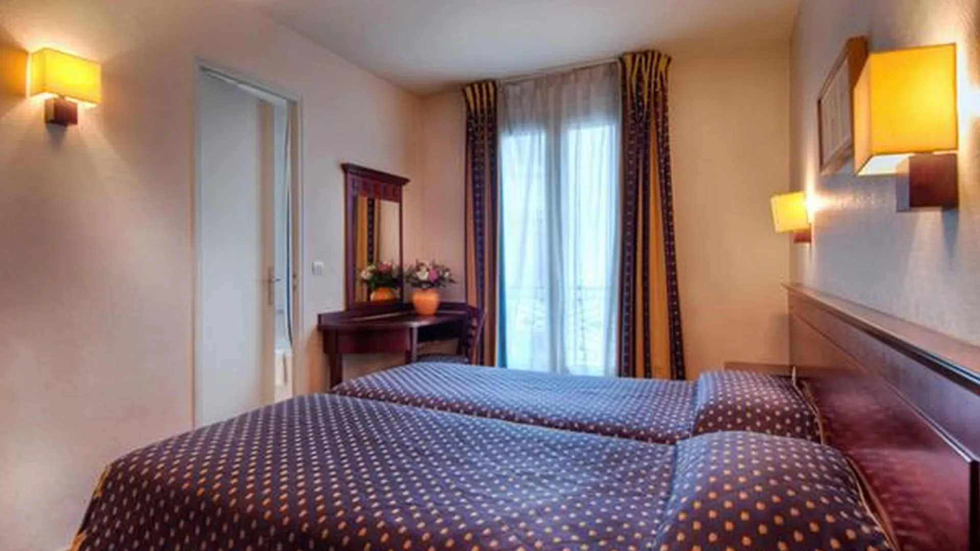 Hotel De Paris Opera