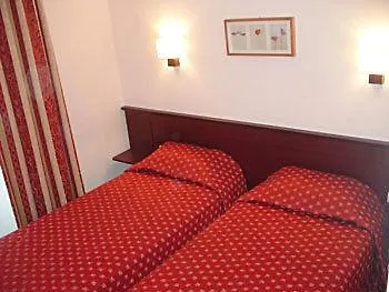 Hotel De Paris Opera 2*,